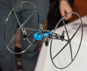 En Mini Drone som gjør det den kan best.