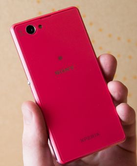 Telefoner blir ikke stort mer rosa enn denne utgaven av Sony Xperia Z1 Compact.