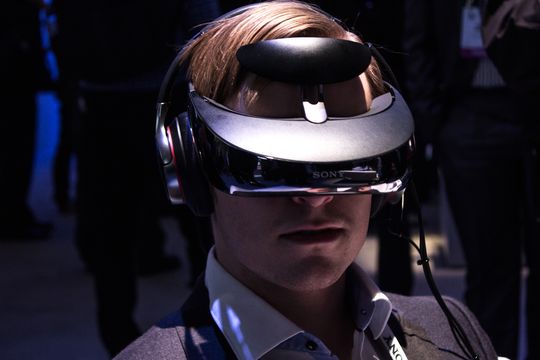 De nye VR-brillene er en videreutvikling av selskapets eksisterende 3D-briller, som vi fikk testet da vi besøkte CES i januar.