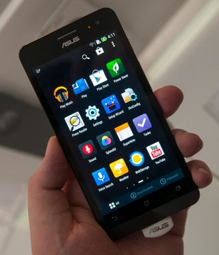 Menyene kan minne litt om om HTCs Sense-menyer. Her på ZenFone 5.