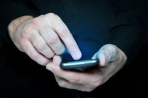 SMS%20tekstmelding%20hender.300x199.jpg