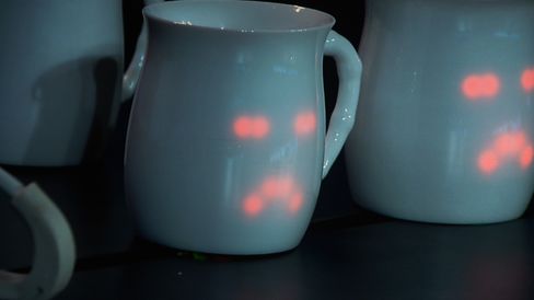Smarte babyeffekter kan også kobles til smarte kaffekrus, og umiddelbart gi beskjed om barnet puster unormalt – eller bare er sinna.