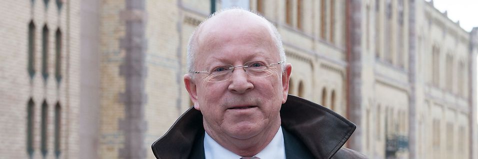 Post- og teletilsynets direktør Torstein Olsen varsler skjerpet prisregulering av tilgangen til Telenors nett for konkurrentene.