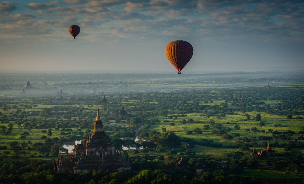 "Ballonger over Bagan".