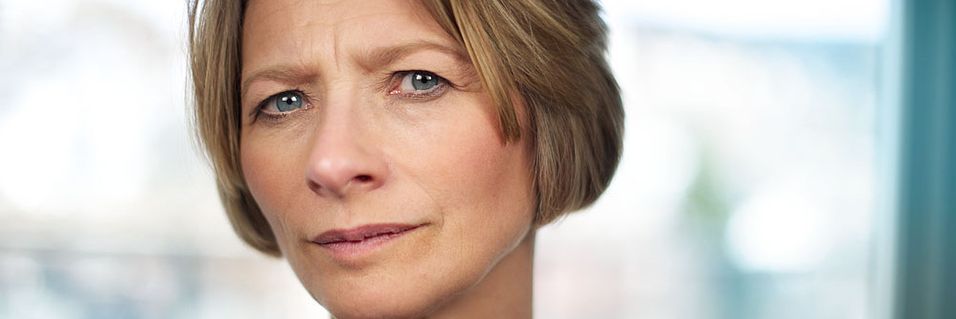 Forbrukerombud Gry Nergård mener man må kunne kjøpe bredbånd uten at man samtidig påtvinges ekstrautgifter for tv.
