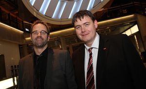 Mikal Dreggevik i Electrocompaniet og Øyvind Lundbakk i Altibox.