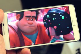 Størrelsesøkningen fra Apple skal skyldes at Samsung stjeler markedsandeler med svært store skjermer.
