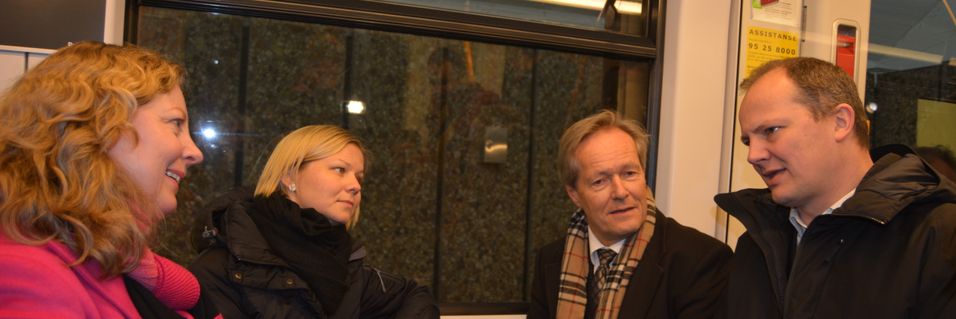 Telenor Norge-sjef Berit Svendsen, Byråd for miljø- og samferdsel, Guri Melby, Sporveien-sjef Cato Hellesjø og samferdselsminister Ketil Solvik-Olsen markerte at T-banen nå har fått seg et fullverdig mobilnett.