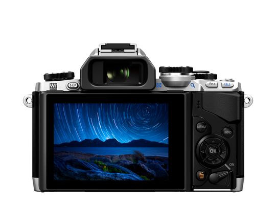 Baksiden av E-M10.