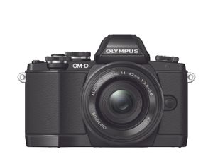 De speilløse systemkameraene er gjerne et hakk mindre enn speilrefleksene, her representert ved Olympus OM-D E-M10.