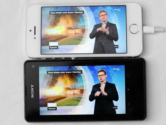 Begge er godt egnet for film eller TV. Men Sonys skjerm gir de største og beste bildene.