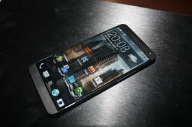 Dette bildet av det som skal være HTC One-etterfølgeren har dukket opp på en russisk nettside. .