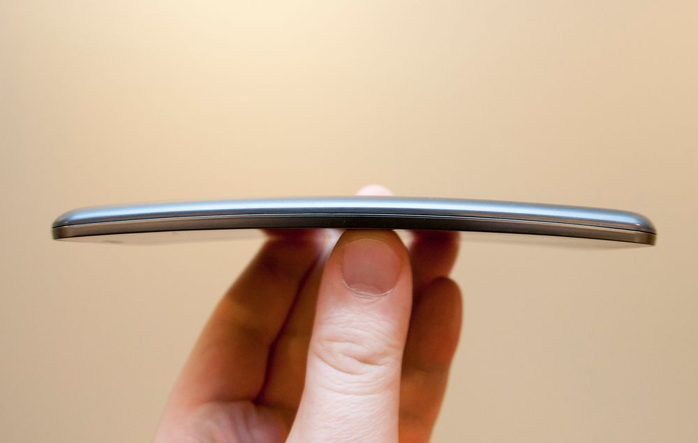 Dette er ikke den første bøyde telefonen vi har sett, men det er den første bøyde telefonen med fleksibel OLED-skjerm.