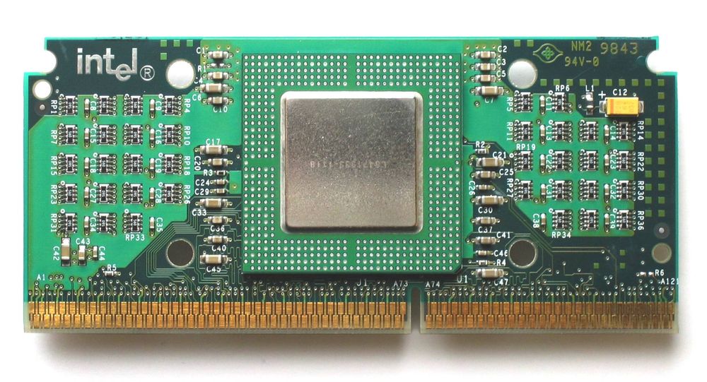 Intel Celeron 300A med Slot 1-sokkel.
