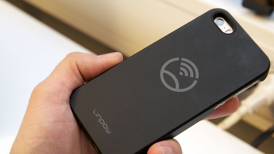 Ladedekselet gjør telefonen noen millimeter tykkere.