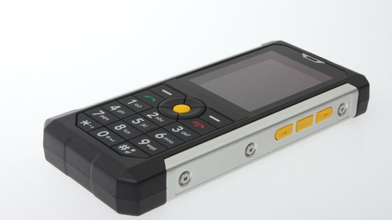 Telefonen er 1,7 cm tykk, og dermed forholdsvis klumpete.