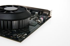 SLI-kontakter har blitt ofret til fordel for G-Sync-støtte, og referansemodellen trenger ikke mer strøm enn PCI-sporet leverer.