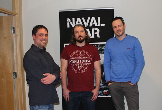 God stemning på kontoret til Turbo Tape Games. Fra venstre: daglig leder Fredrik Sundt Breien, art director Øyvind Lien og spillutvikler Espen Sæverud. (Foto: Marius Kjørmo/Gamer.no).