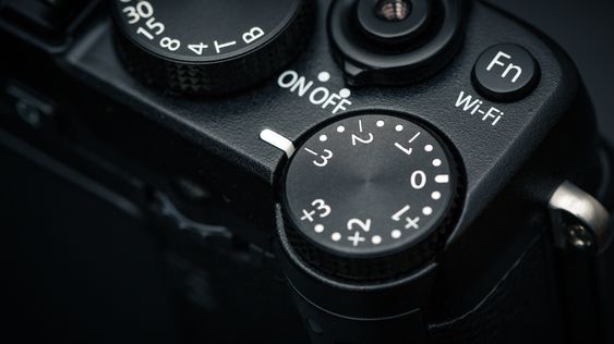 X-E2s eksponeringskompensasjons-hjul.