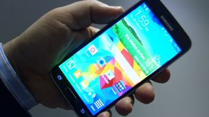 Komponenter til Samsungs nye flaggskip, Galaxy S5, gikk i helgen opp i røyk.