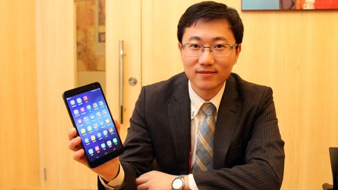 Richar Huang i Huawei kan glede seg over økt interesse for Huaweis mobiler i Norge.