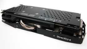 Med så mye vekt som Asus Radeon R9 290 DCII har å bære på er en solid bakplate kjekt å ha.