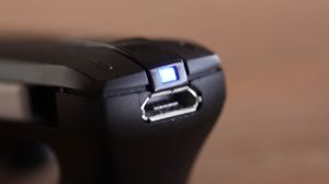 Batterikapasiteten er god, og du kan lade med en standard mobillader.