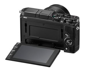 Nikon 1 V3 har skjerm som både er vippbar og berøringsfølsom, et genialt konsept vi elsker ved digitalkameraene.