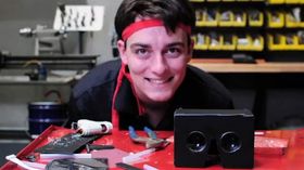 Oculus Rift-oppfinneren Palmer Luckey får passet påskrevet på Internett.