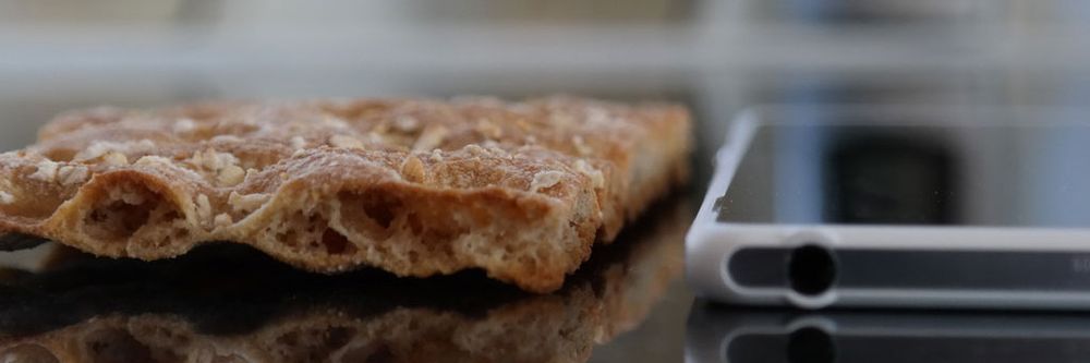 Nye Sony Xperia Z2 Tablet er atskillig tynnere enn et knekkebrød.