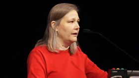 Amy Hennig under GDC 2012.Bilde: Vincent Diamante, flickr.com.