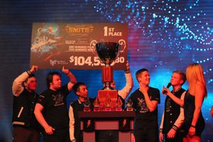 Team SoloMid jubler etter seieren.