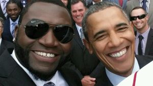 Obama-selfie%2016-9.300x169.jpg