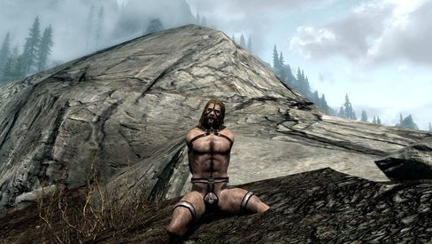 Med Devious Devices - Males Addon får også mannfolk lov til å ikle seg kinky utstyr. (Bilde: Loverslab.com).