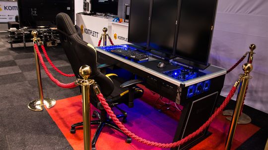 Komplett har bygd det de kaller «The most powerful game station in the galaxy», og den er slettes ikke bare til pynt.