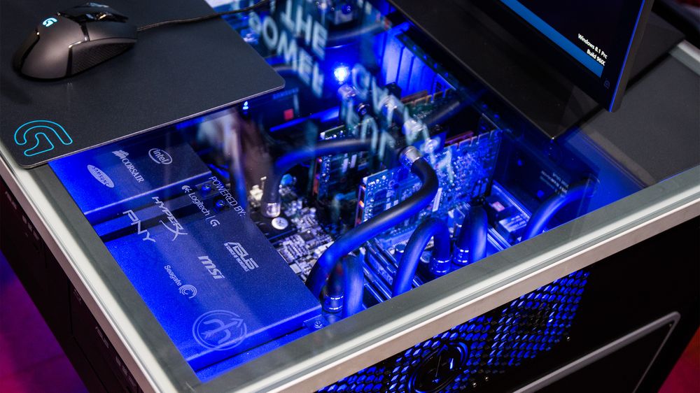24 prosessorkjerner, to grafikkort i Nvidias Quadro-serie, og en kvart terabyte RAM bør gjøre susen på hjemmekontoret.