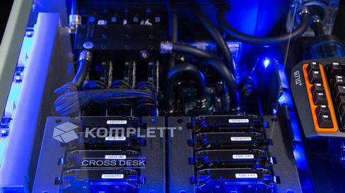 Hver av de to maskinene har 16 terabyte med SSHD-lagring, fordelt over fire disker, i tillegg til sine egne SSD-er.