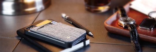 +Wallet gjør det samme som mange vanlige deksler. Den kombinerer lommeboka og telefonen til én enhet.