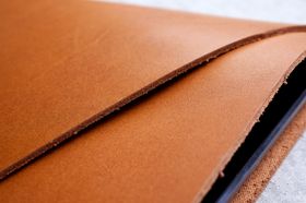 Lærveske til iPad Mini. Finnes også i svart.
