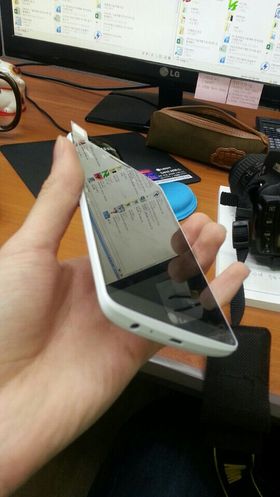 Skal vi dømme ut fra dette bildet blir også LG G3 en telefon med svært smale rammer rundt skjermen.