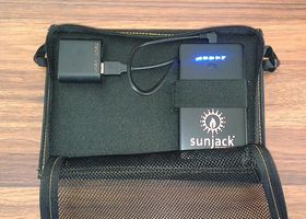 SunJack 14 W i beskyttelsesesken sin.