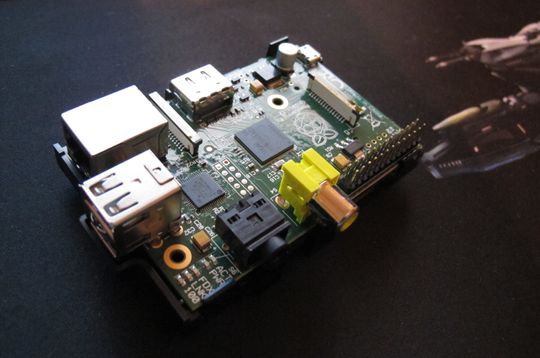 Raspberry Pi er ikke større enn et kredittkort.