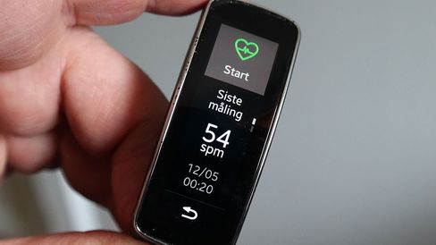Den innebygde pulsmåleren fungerer alene eller sammen med en trenings-app.