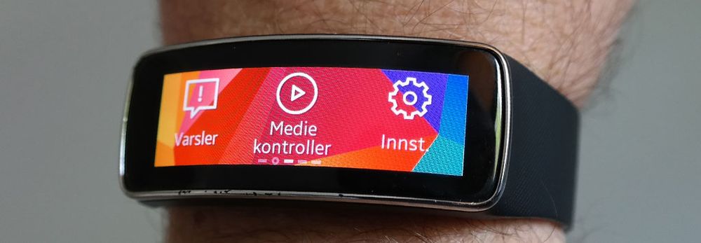 Det kan være vanskelig å vri armen så teksten kommer horisontalt. Da er det enklere å rotere skjermbildet.