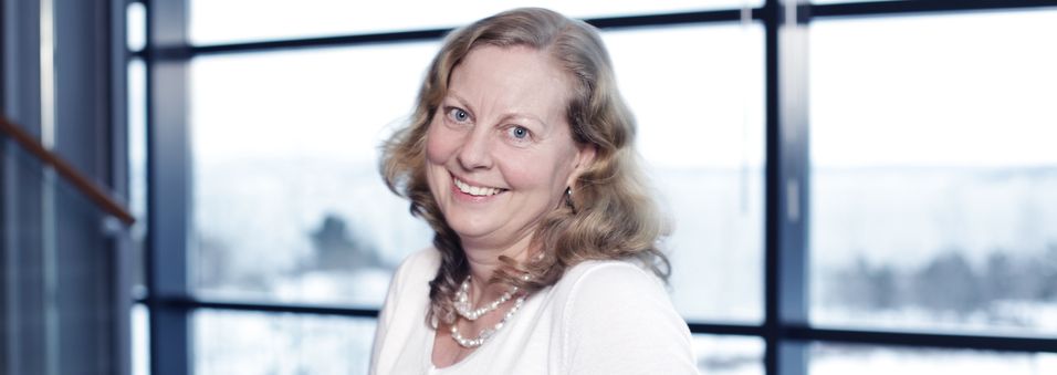 Administrerende direktør Berit Svendsen i Telenor Norge tror LTE og rimelige smarttelefoner kan gi Internett til alle - også i utviklingsland.