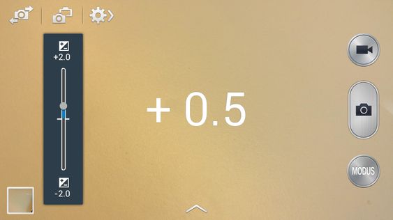 Hvis automatikken gjør bildene dine for mørke, kan du manuelt overeksponere.