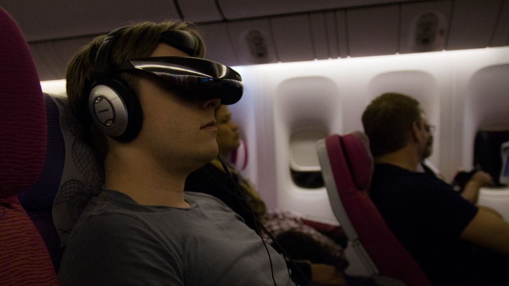 Sony HMZ-T3W kan kanskje passe bedre på flyet enn i stua.