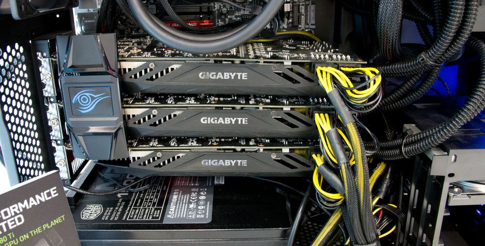 Tre stykk GeForce GTX 780 Ti følger med.