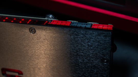 Asus ROG Ares III krever sitt av strømforsyningen.