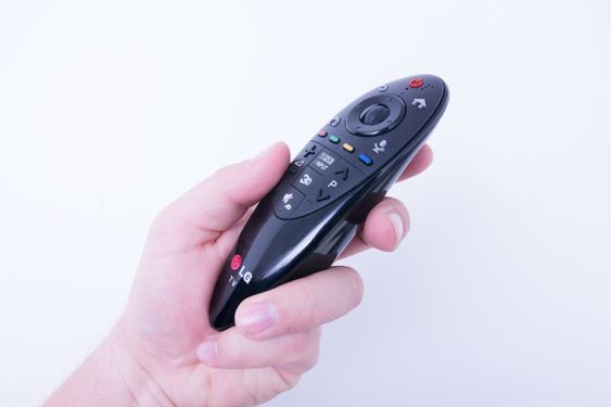 Magic Remote-kontrollen som følger med i esken.